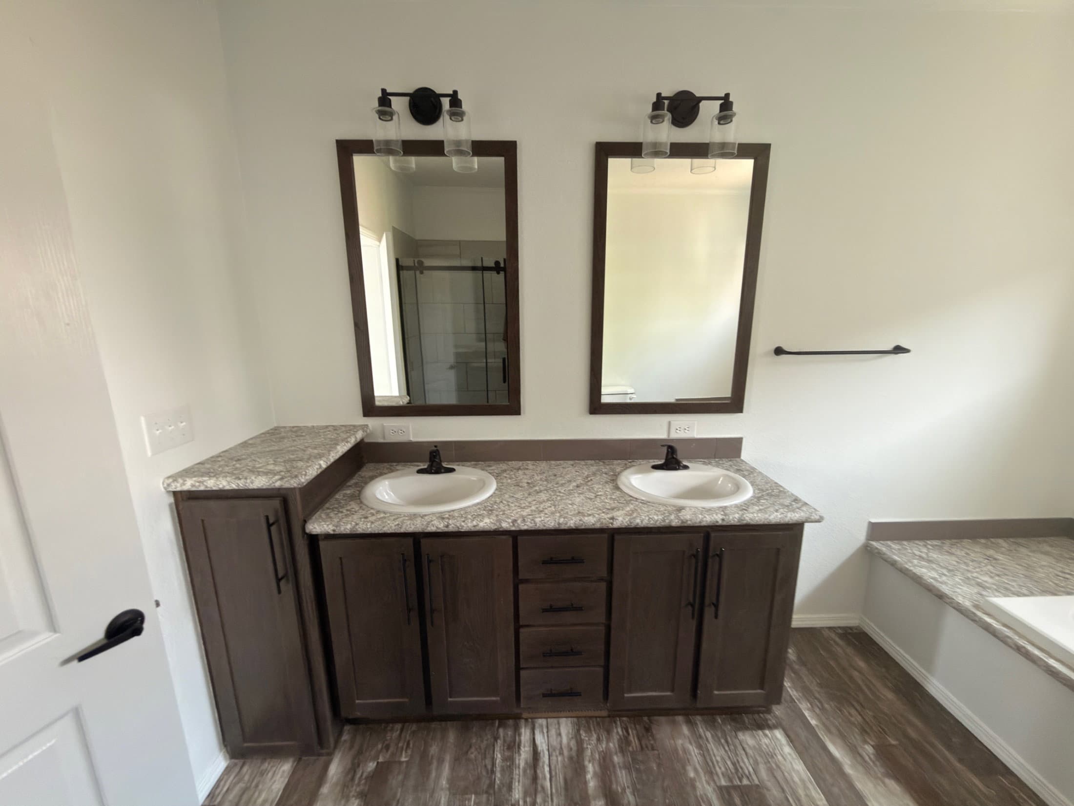 Hidden valley hv4663m interior and bathroom home features