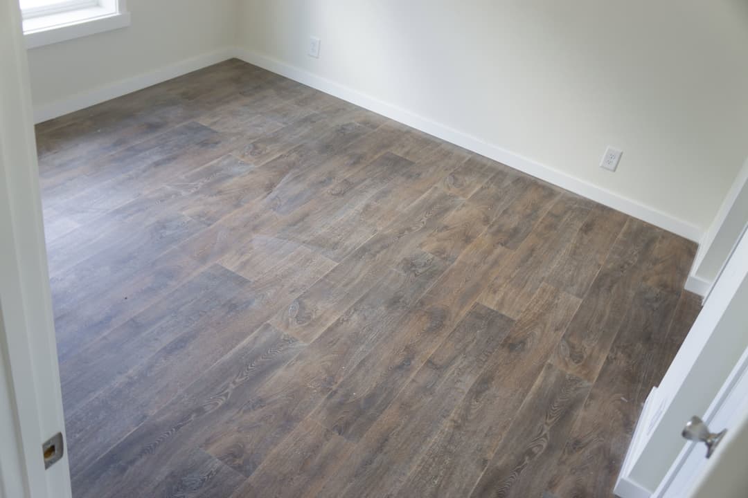 Evergreen 24403e interior and bedroom home features