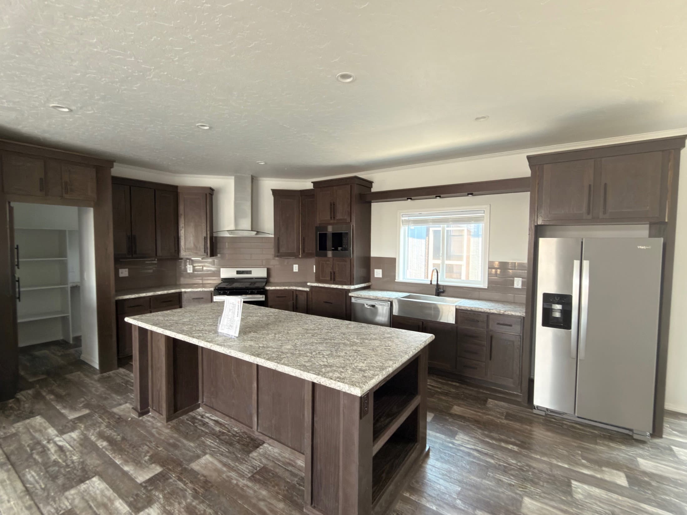 Hidden valley hv4663m interior and kitchen home features