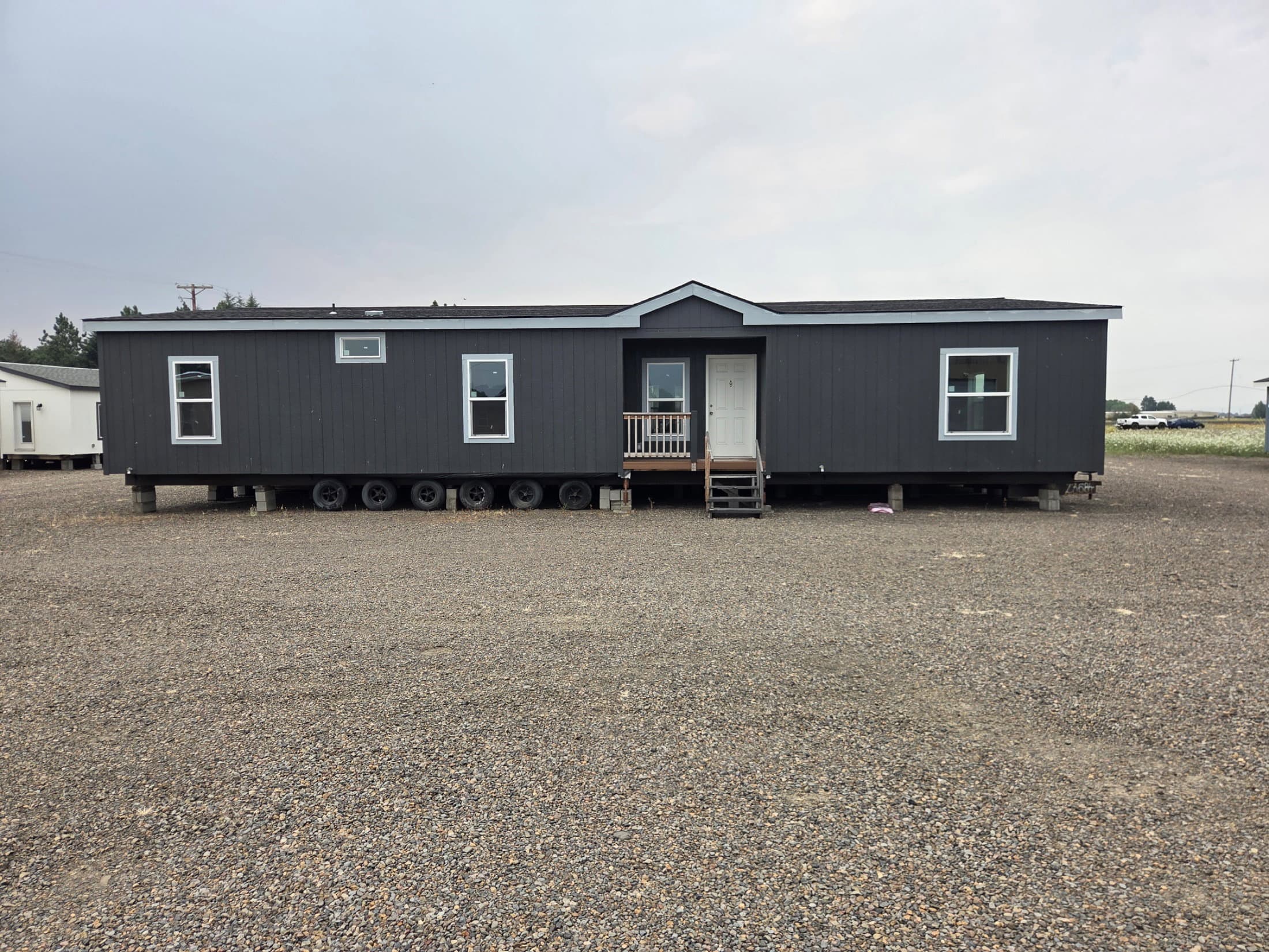 Evergreen 37624e exterior and hero home features