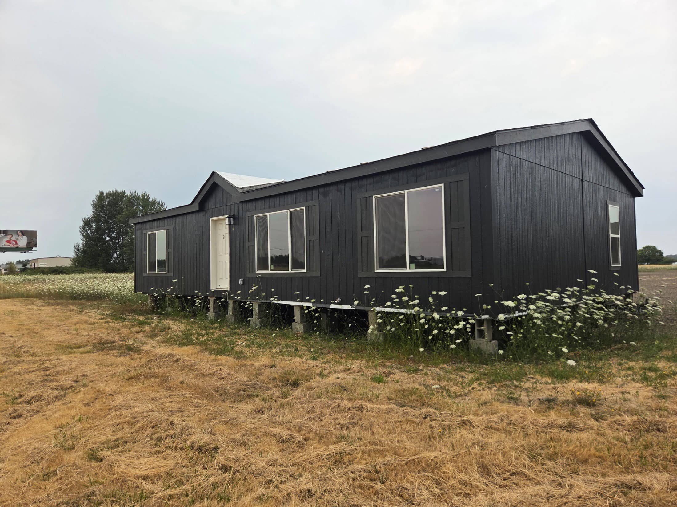 Evergreen 28502e exterior and hero home features