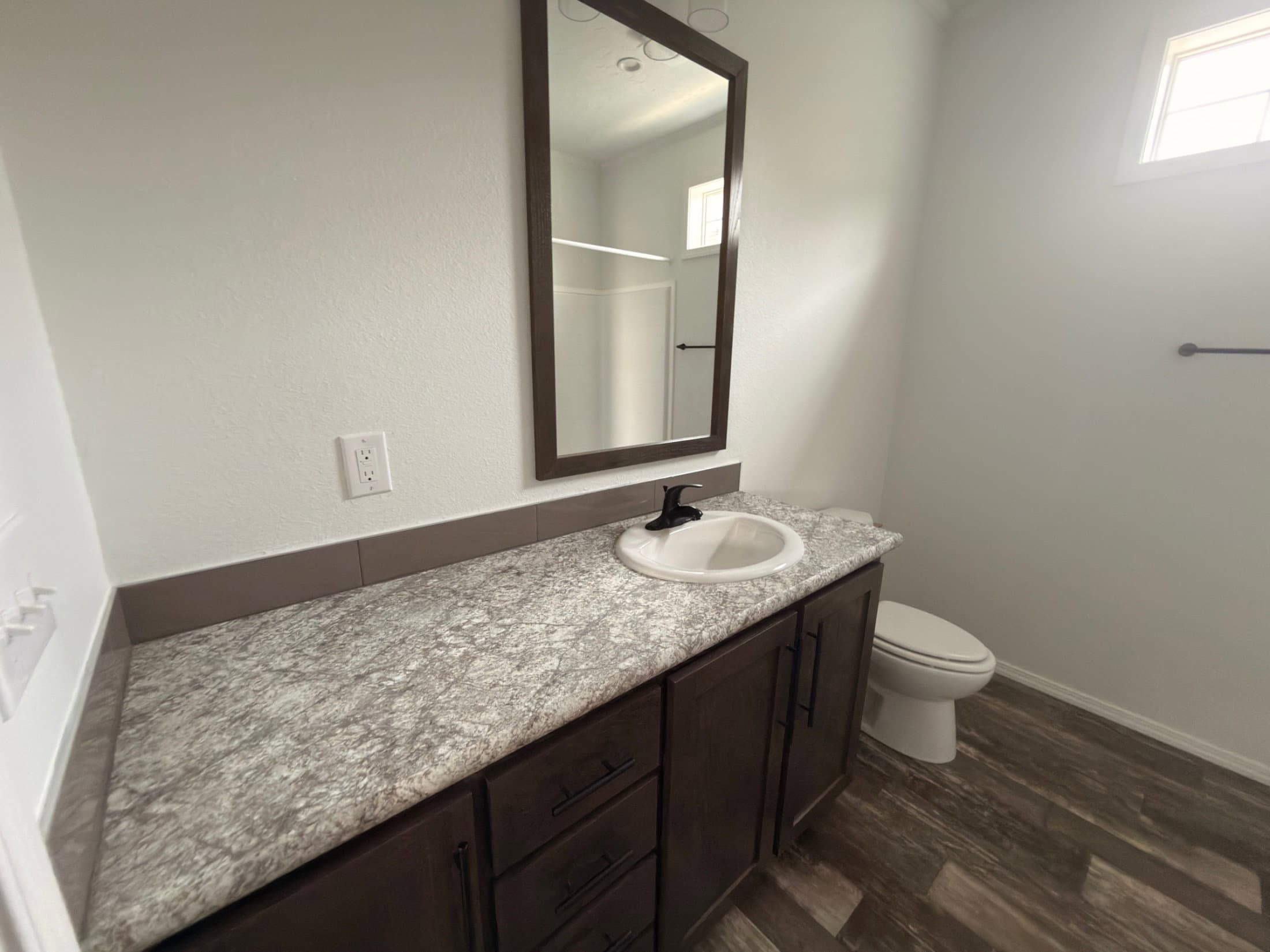 Hidden valley hv4663m interior and bathroom home features
