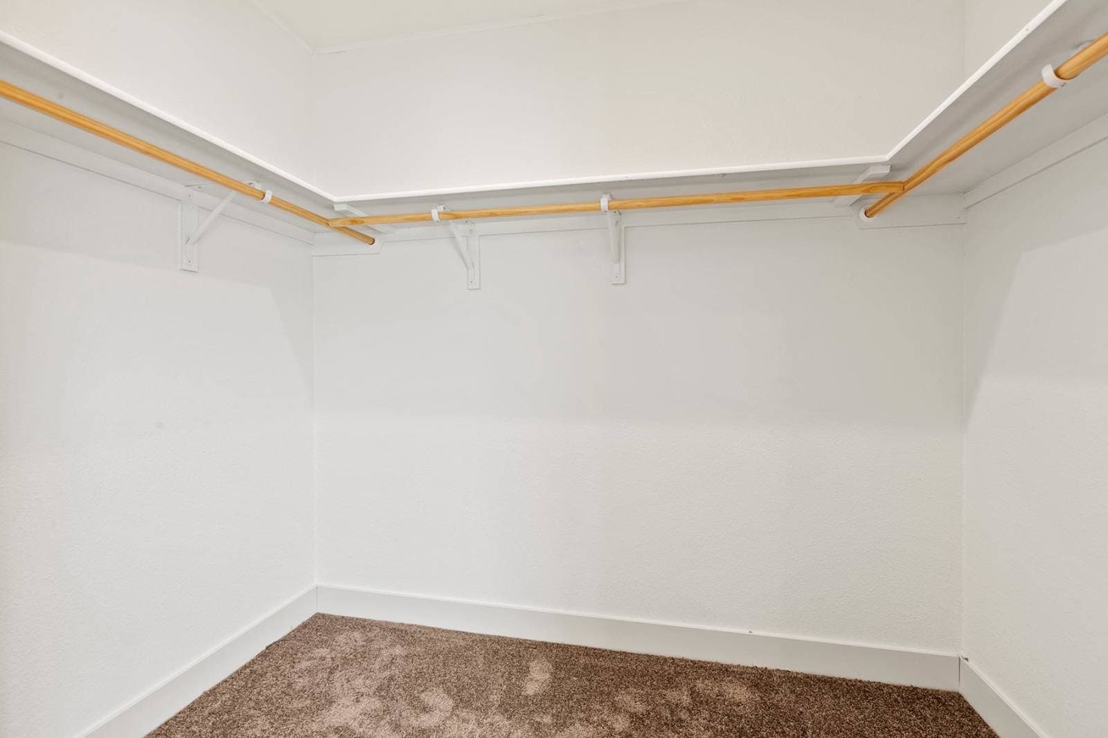 Dreamworks dw4724b interior home features