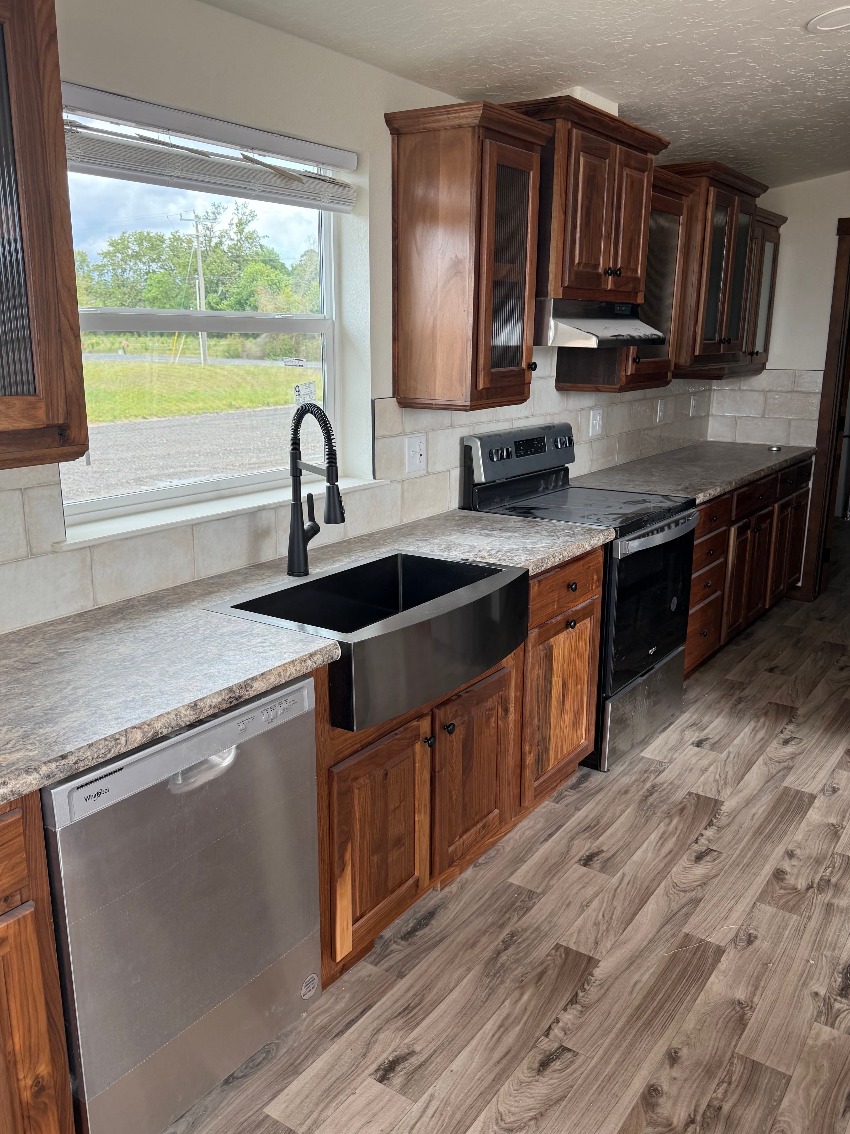 Pinehurst 2514 interior and kitchen home features