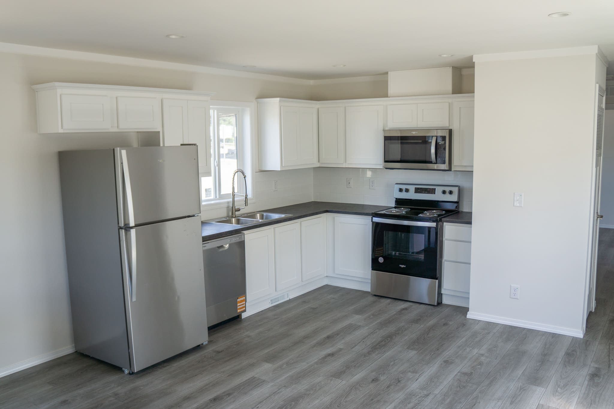 Ridgewood j423 interior and kitchen home features