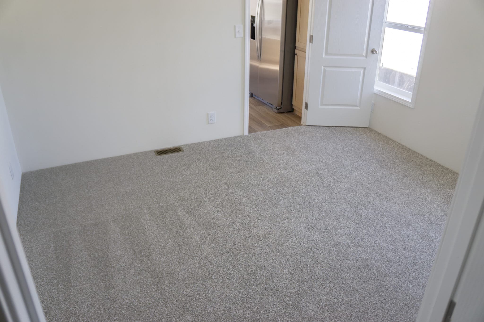 Pure 14663m interior and bedroom home features