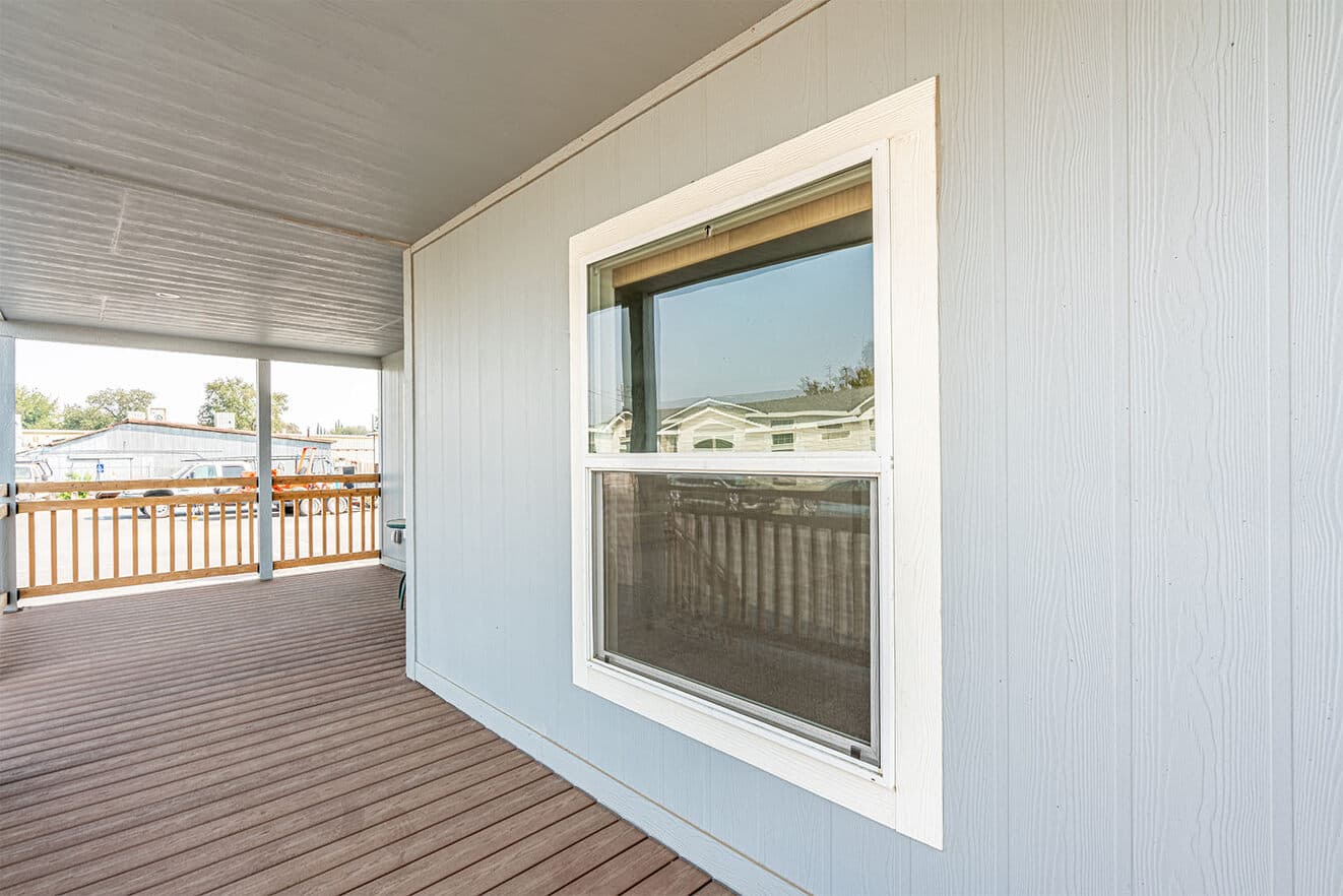 Eagle 28523p exterior home features