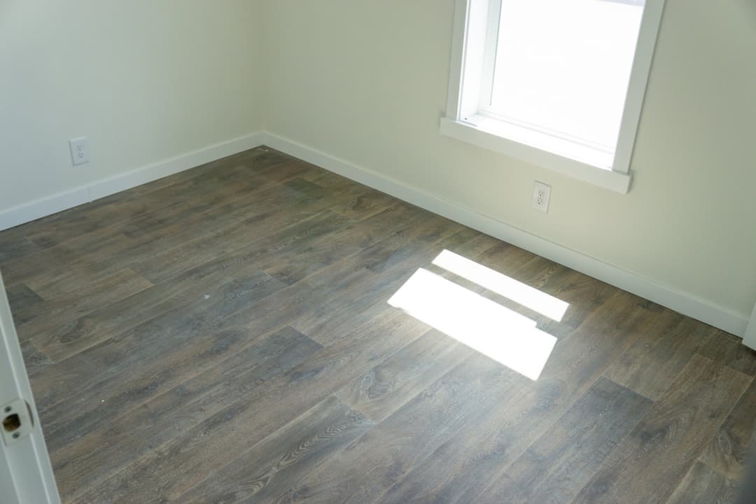 Evergreen 24403e interior and bedroom home features
