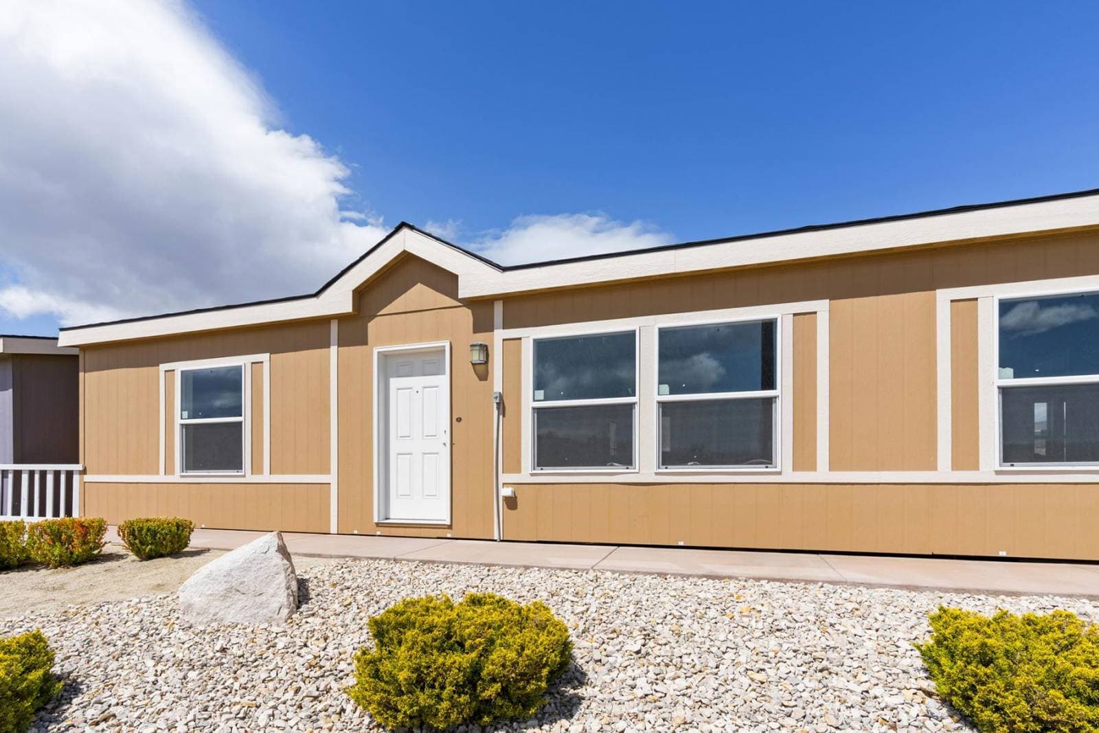 Dreamworks dw4603f hero, elevation, and exterior home features